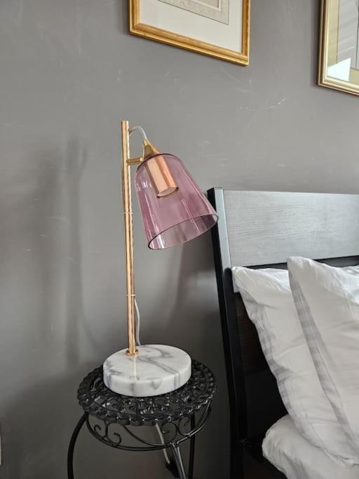 Cosy And Quiet One Bedroom Thames Flat Londra Esterno foto