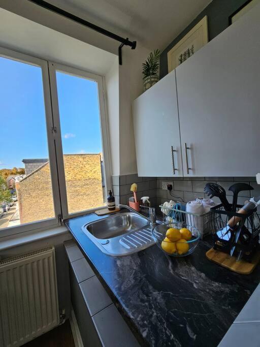 Cosy And Quiet One Bedroom Thames Flat Londra Esterno foto