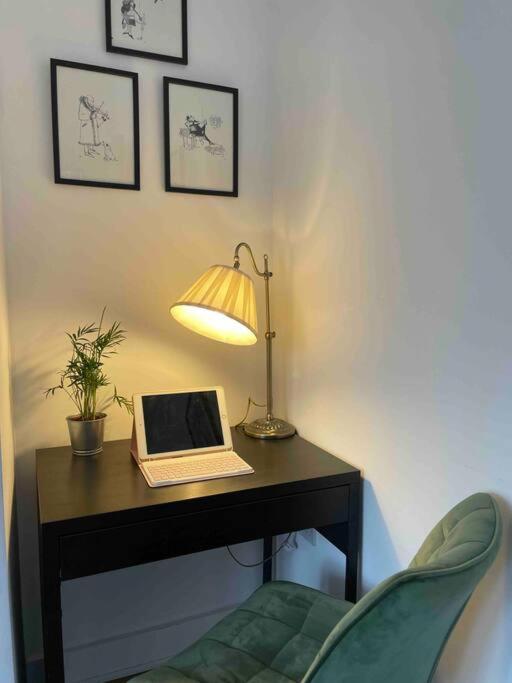 Cosy And Quiet One Bedroom Thames Flat Londra Esterno foto
